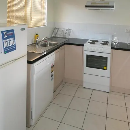Tradewinds Mcleod Holiday Apartments Cairns Room photo